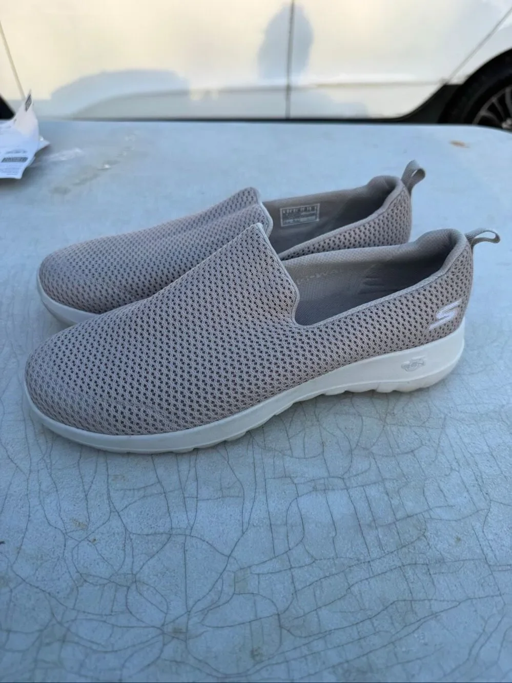 Skechers go walk